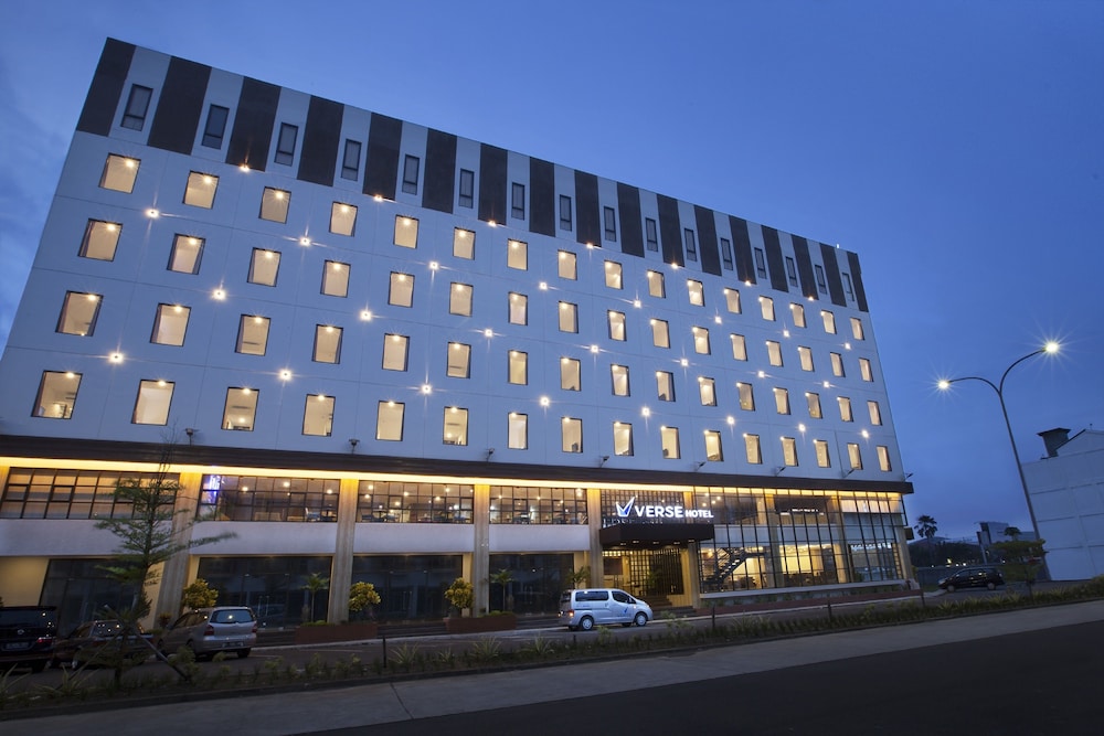 VERSE HOTEL CIREBON 1/72