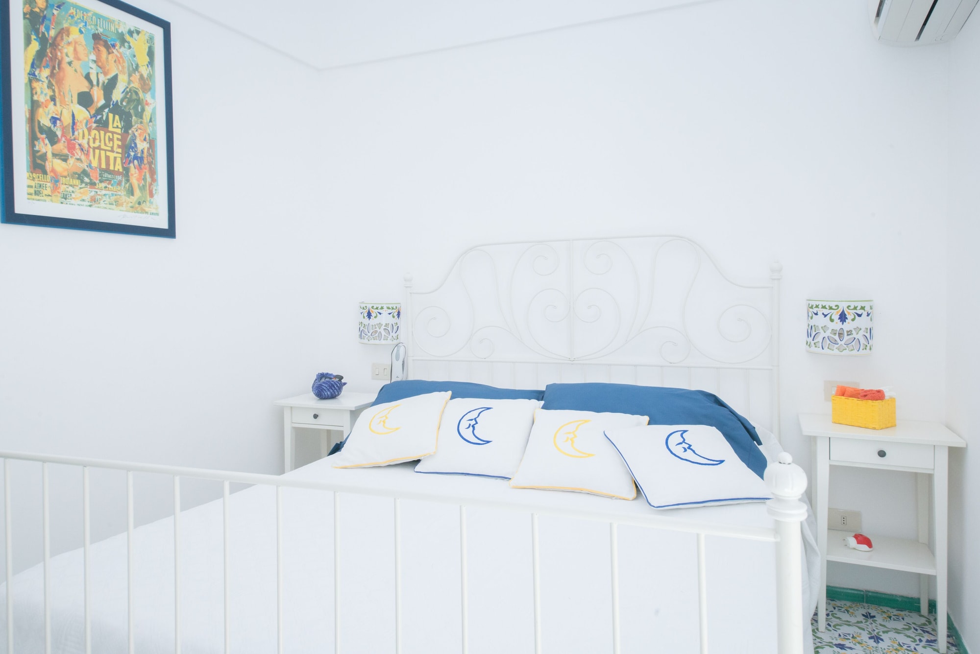 CLASSIC, QUEEN BED