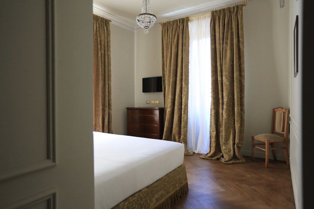 Hotel Locarno 26/73