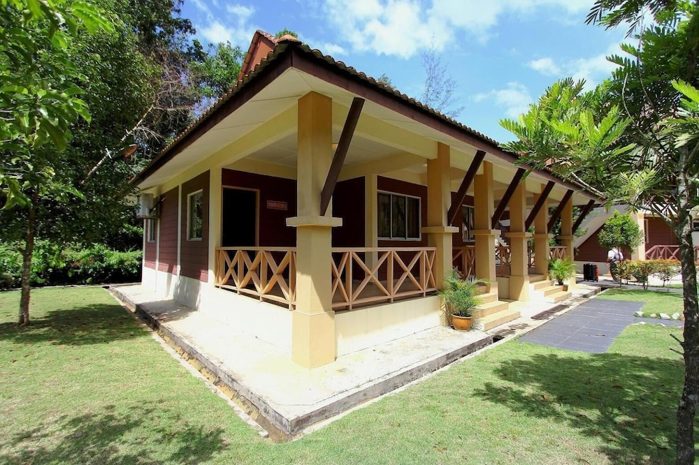 Rompin Beach Resorts 3/39