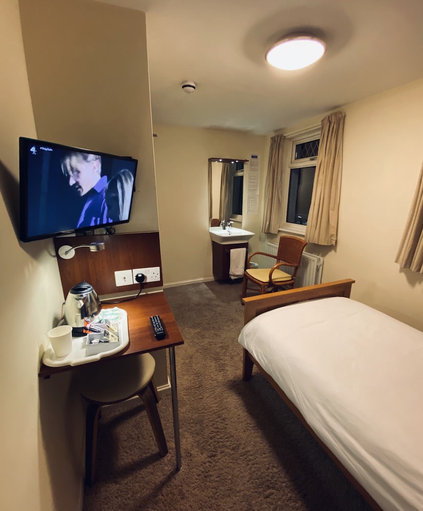 ROOM, SINGLE, SHARED BATHROOM
