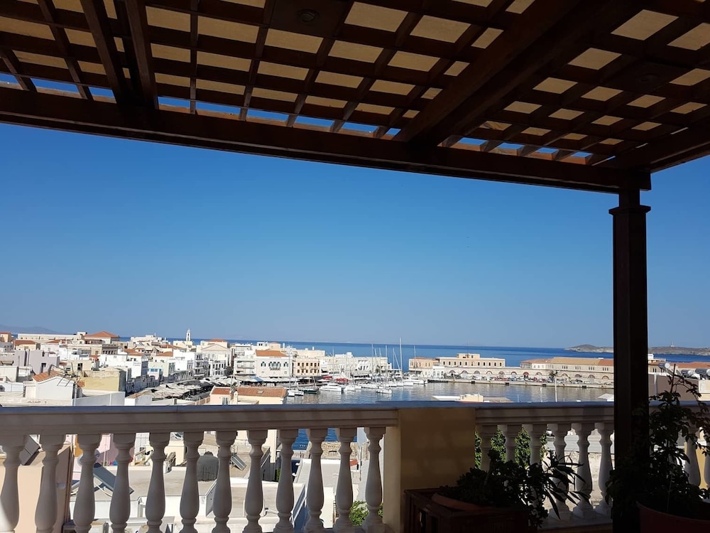 Aigli Hotel Syros 32/33