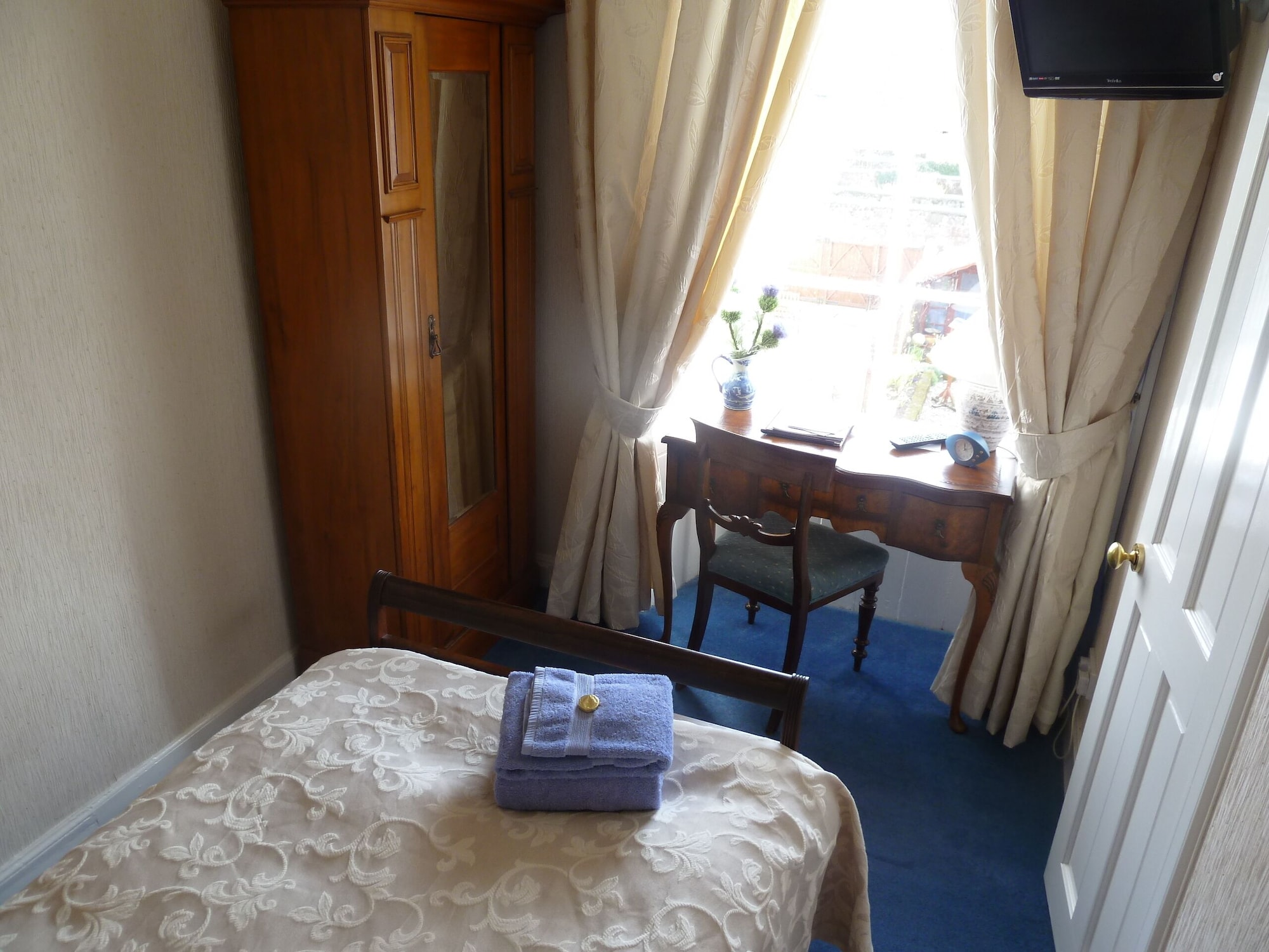 Room, Single, Single Bed
