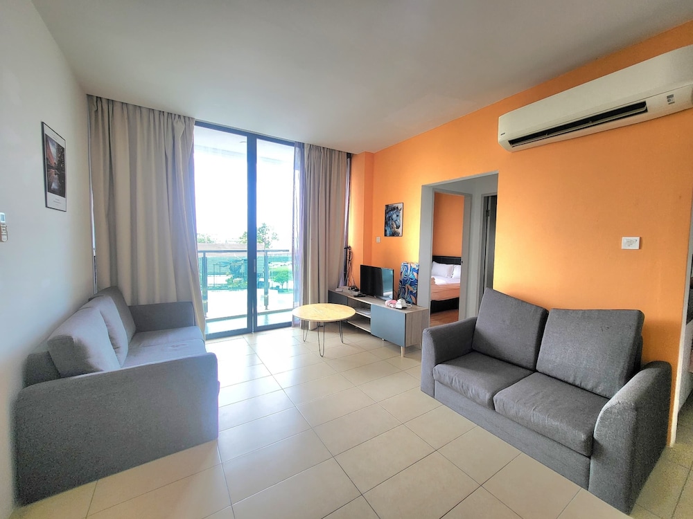 Roxy Hotel Apartment 39/58