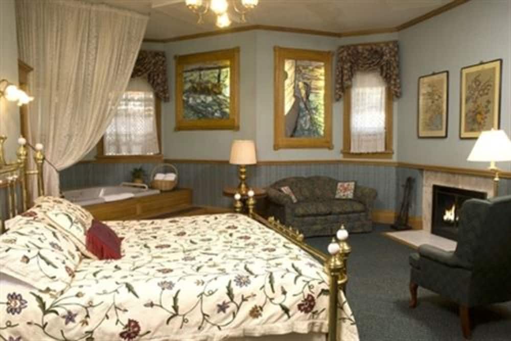 Old Rittenhouse Inn 17/50