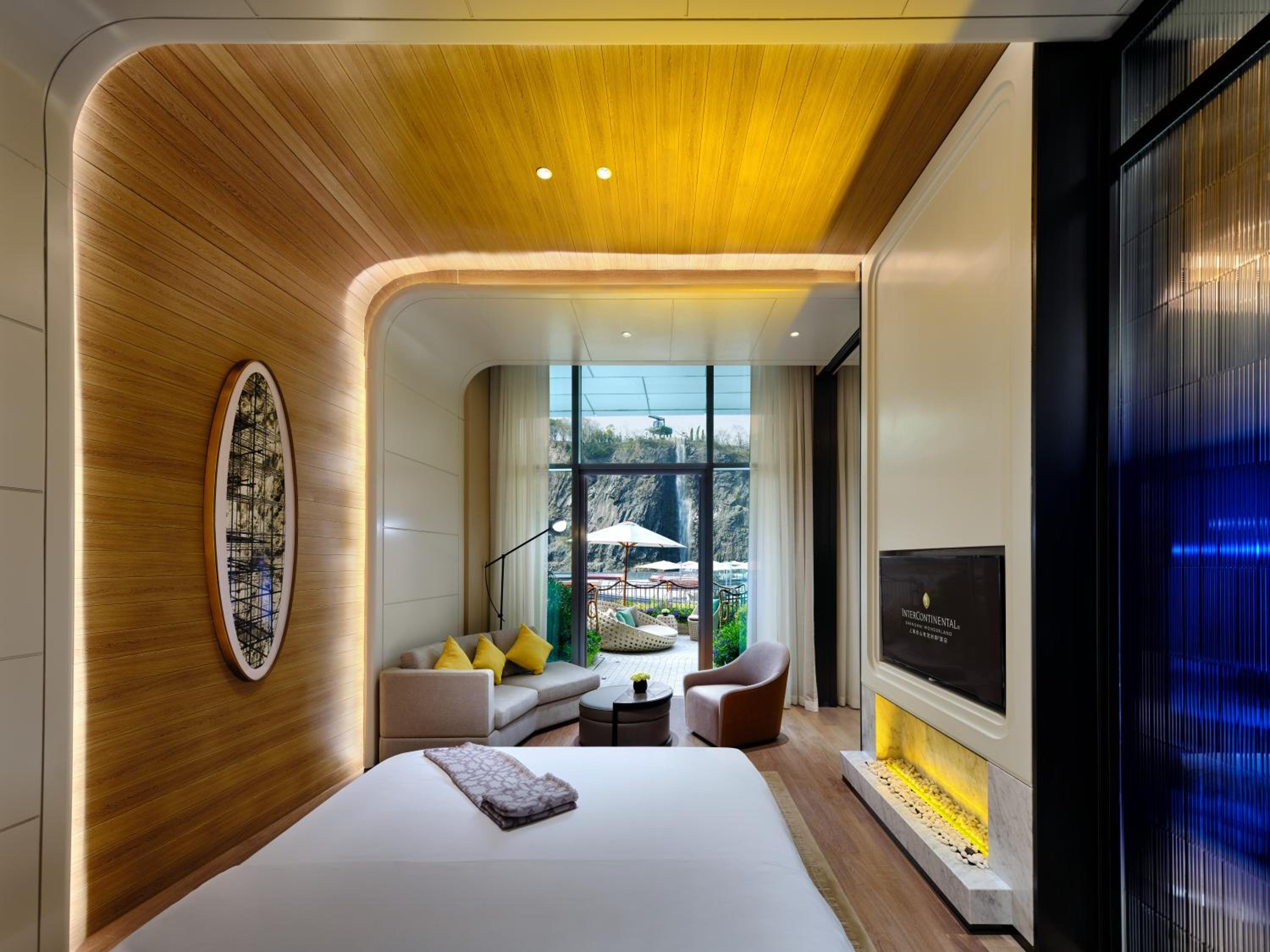 Duplex, Suite, King Bed, Unit View