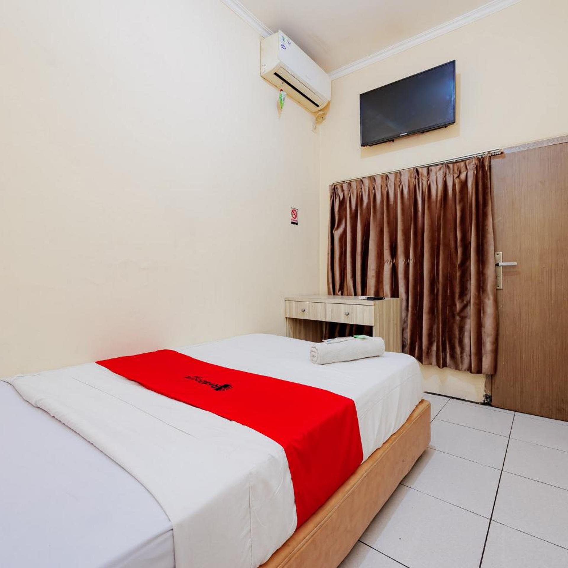 RedDoorz near Istana Plaza 2 16/50