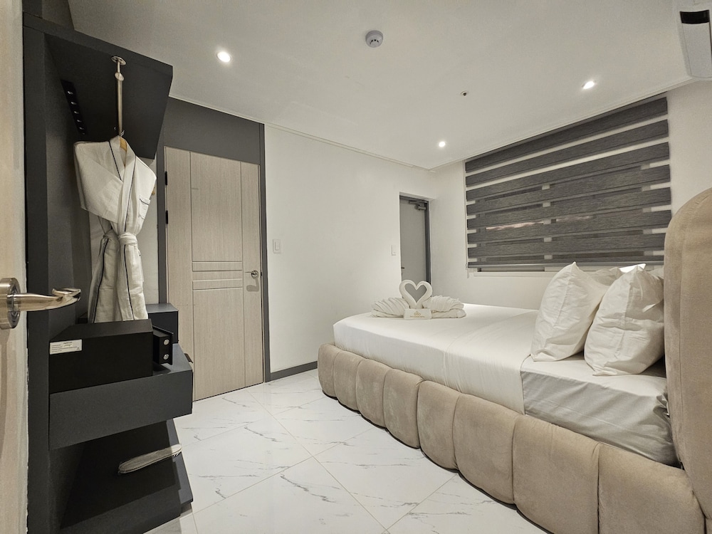 The Clover Hotel Angeles City managed by Cocotel 24/50