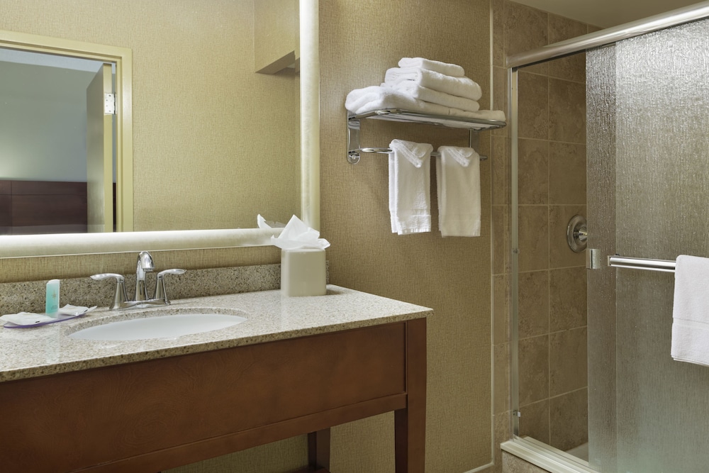 Comfort Inn Fayetteville near Fort Bragg 15/44
