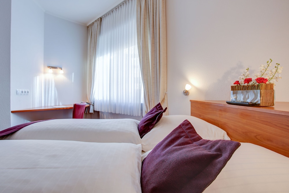 INA Hotel Consul 35/61