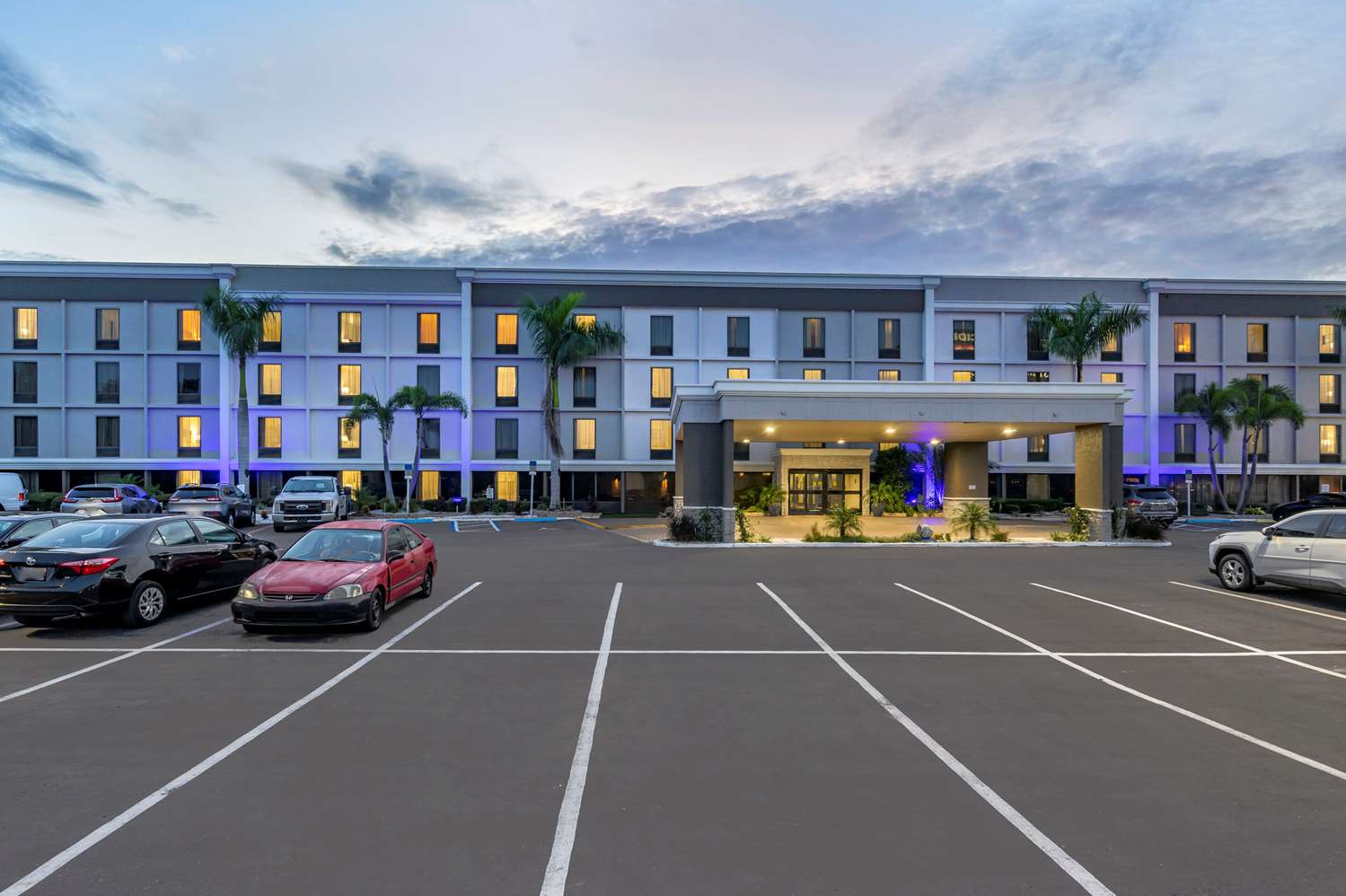 Comfort Inn & Suites St. Pete - Clearwater International Airport 35/41