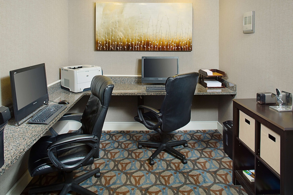 Homewood Suites by Hilton Manchester/Airport 44/54