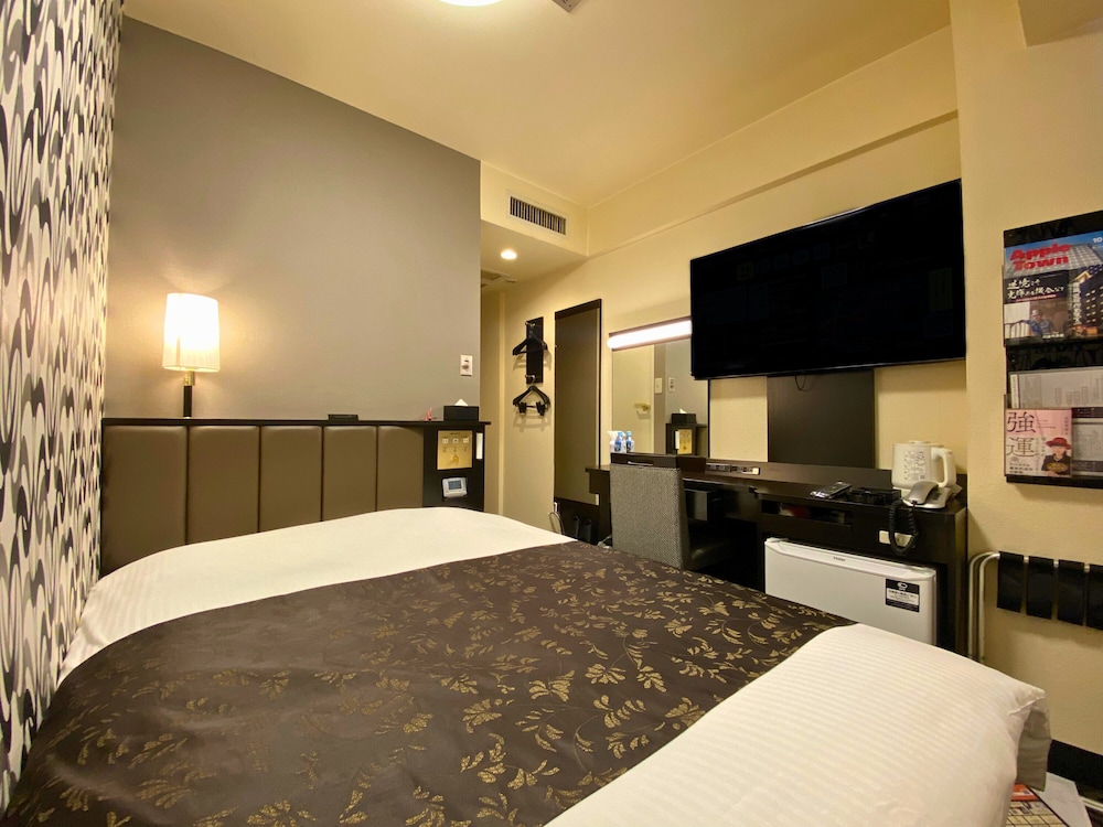 RENOVATED, DOUBLE BED, SMOKING