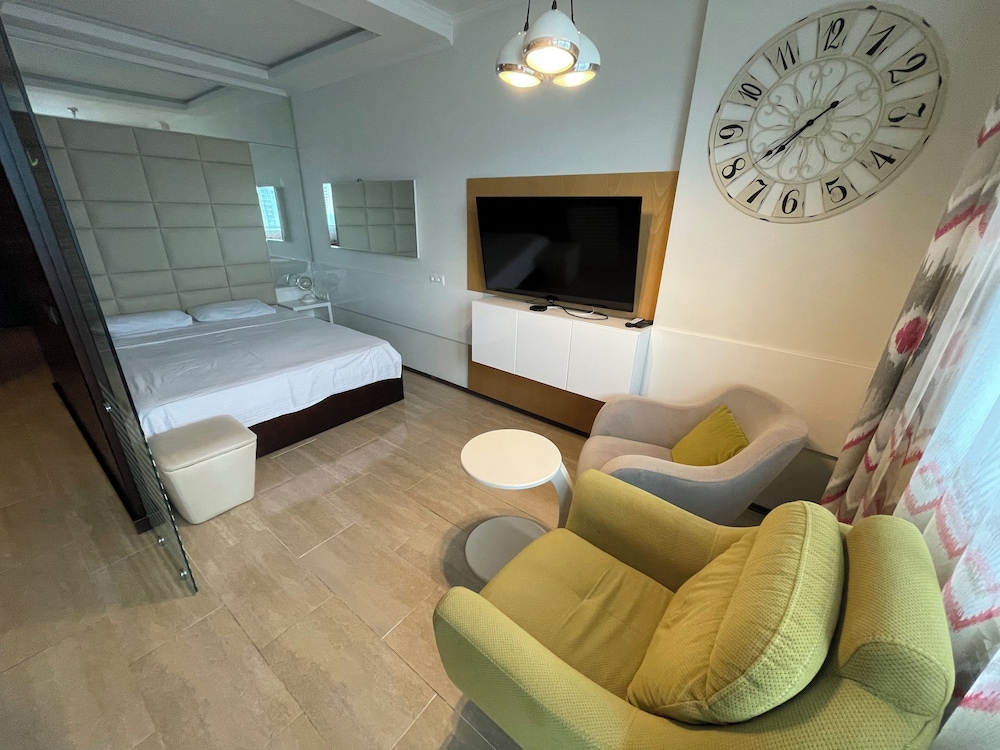 Batumi Real Lux 23/50