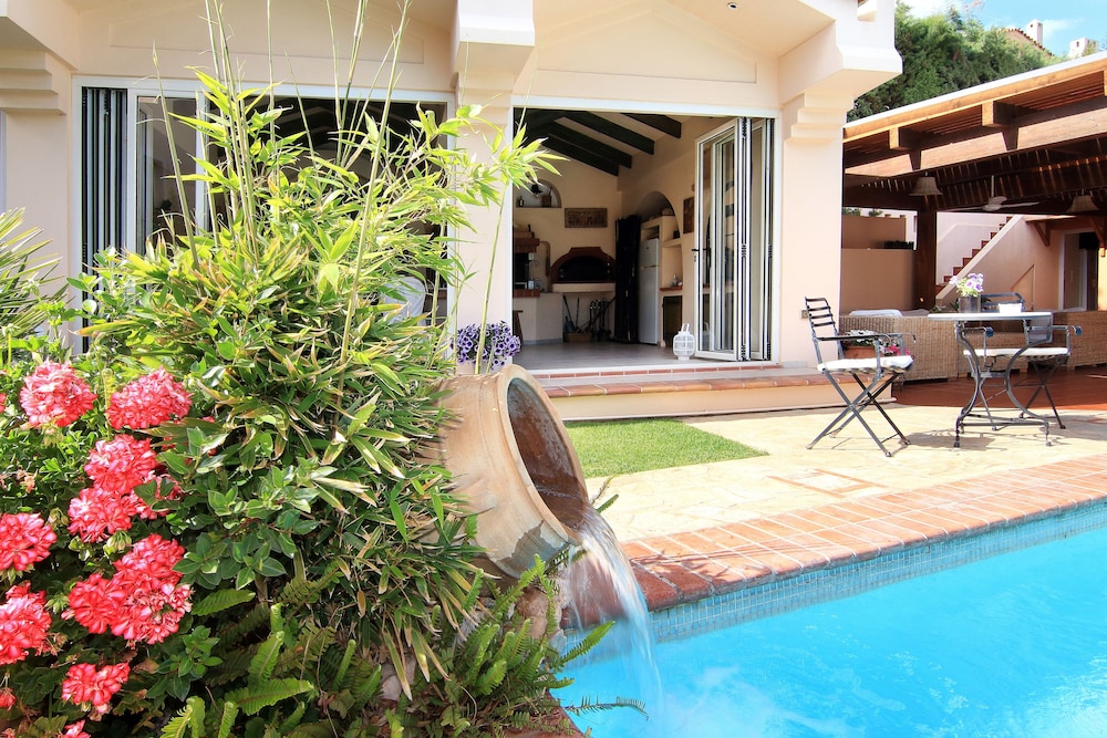 Oasis Pool House 47/50