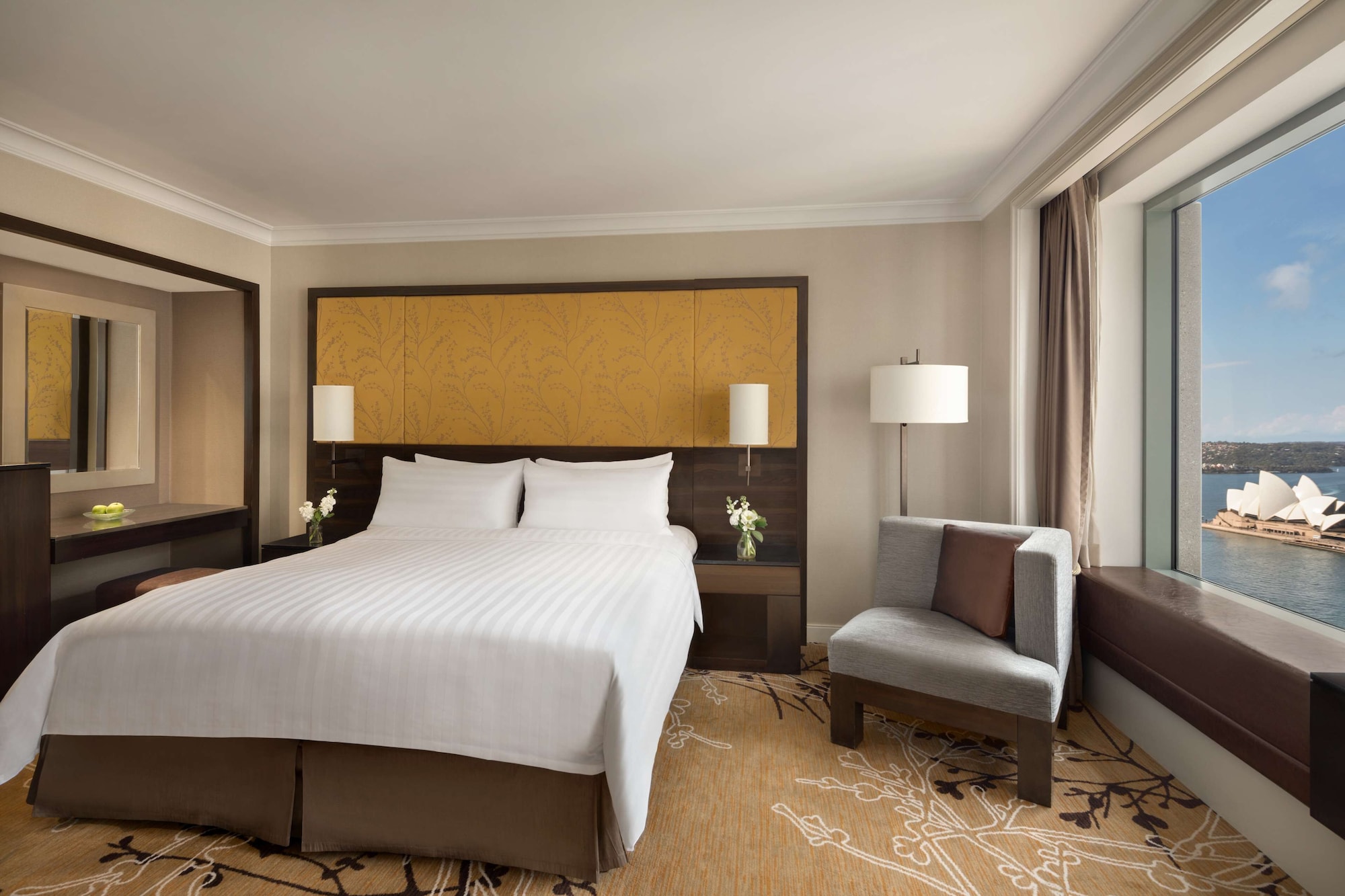 OPERA, CITY, EXECUTIVE, HOUSE, KING BED, HIGH FLOOR