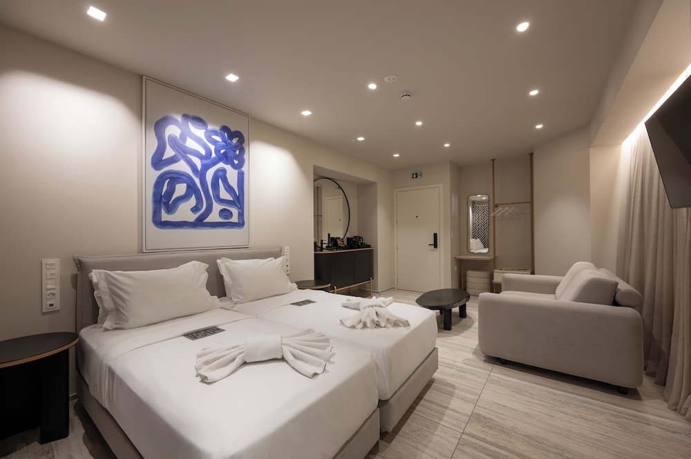 INTERIOR, DELUXE, STUDIO