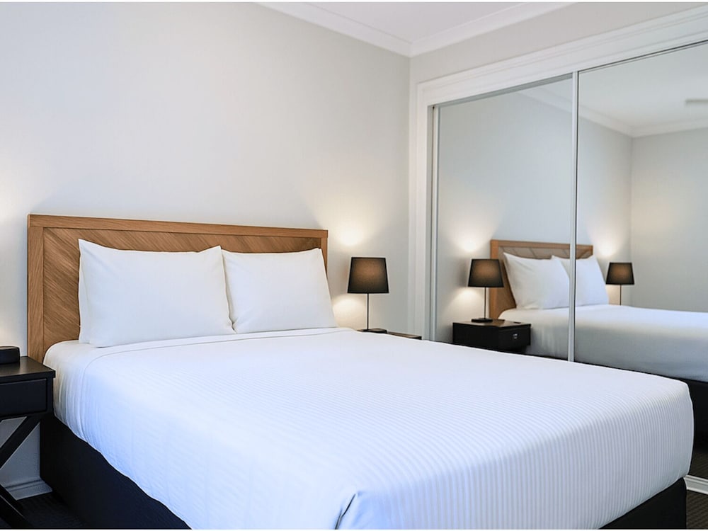 Fawkner Suites Serviced Apartments 33/64