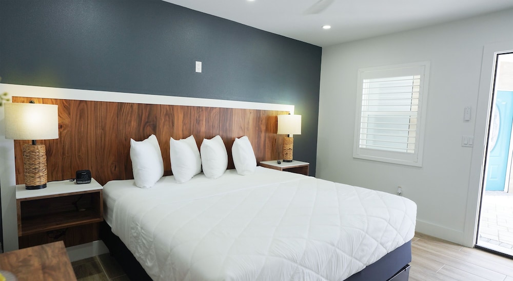 Ivory Sands Beach Suites 17/50