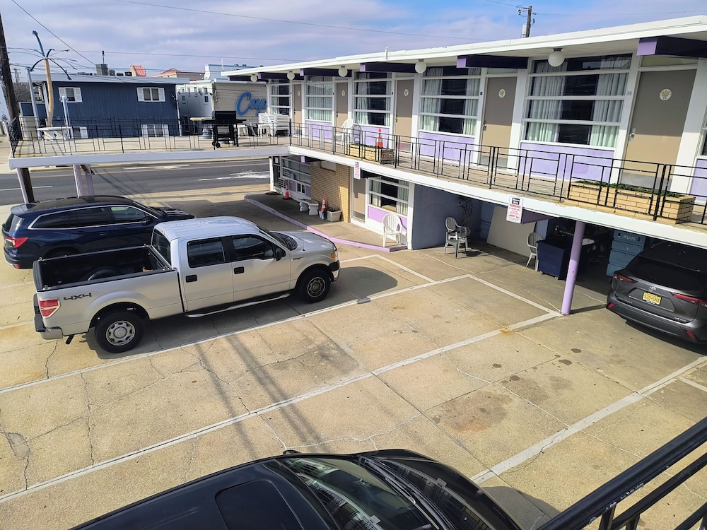 Monaco Motel 29/46