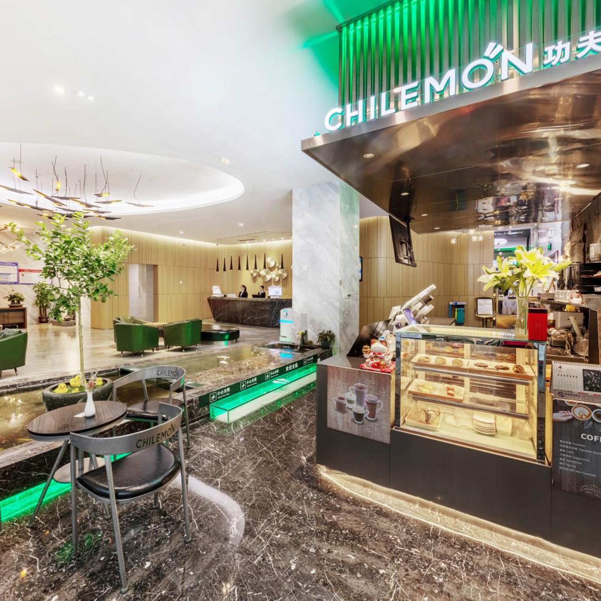 Qian Hai Holiday Hotel 54/68