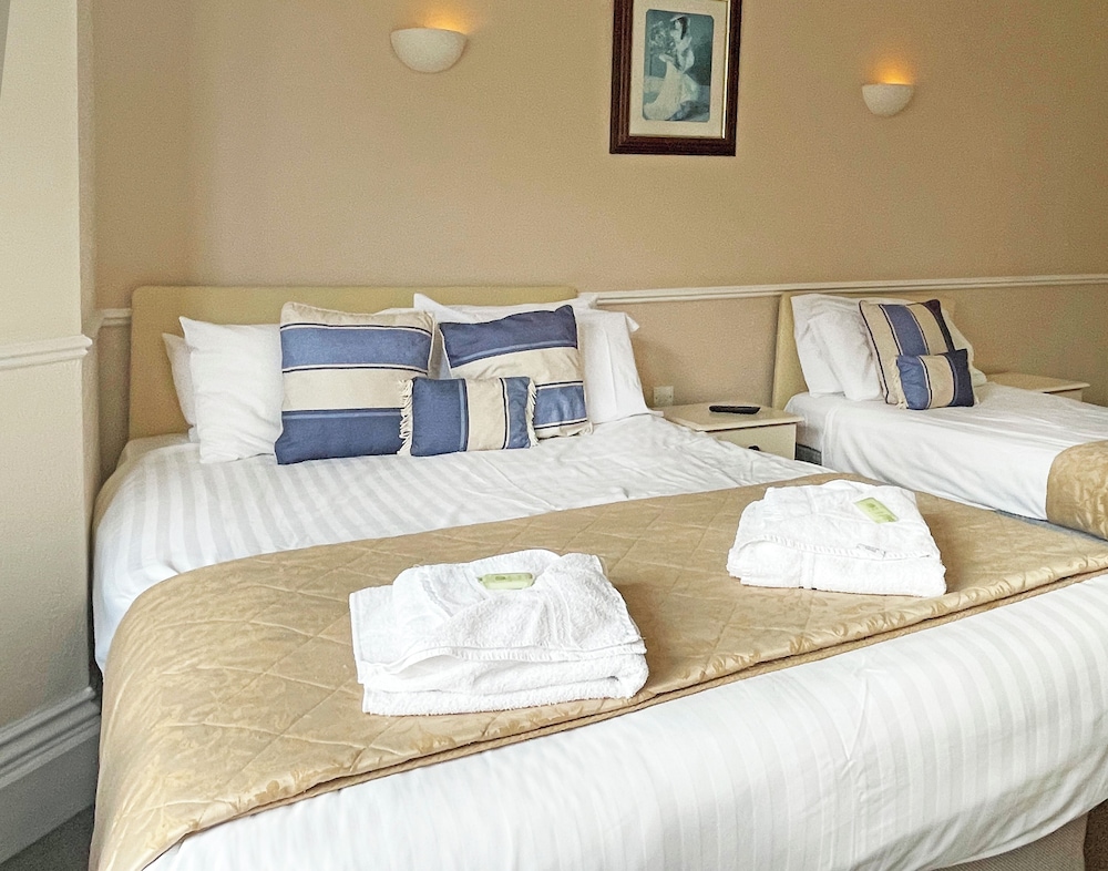 ROOM, TRIPLE, SEA VIEW