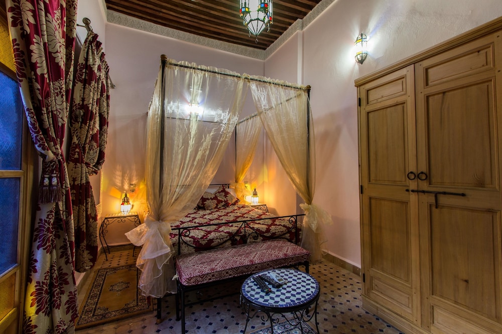 RIAD TARYANA 28/53