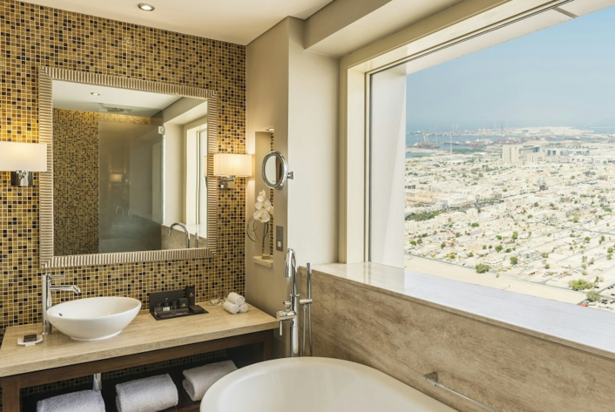 The Tower Plaza Hotel Dubai 82/84