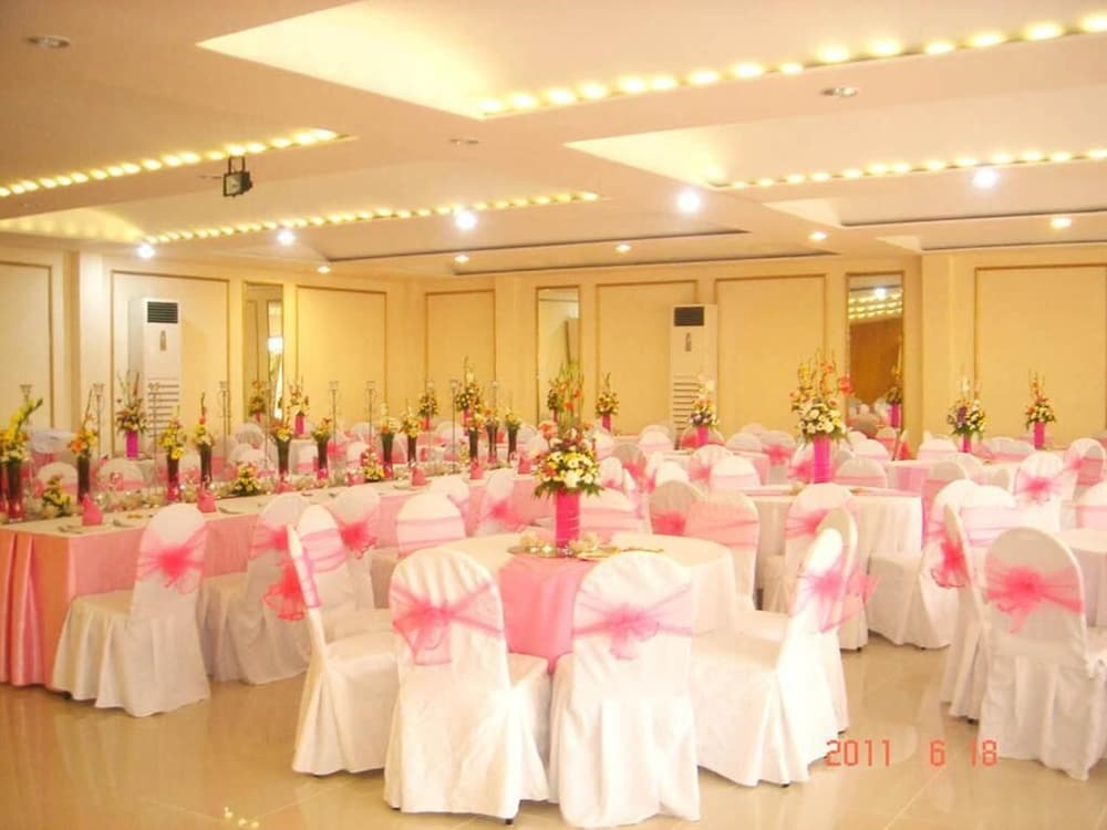The Orchard Cebu Hotel & Suites 38/54