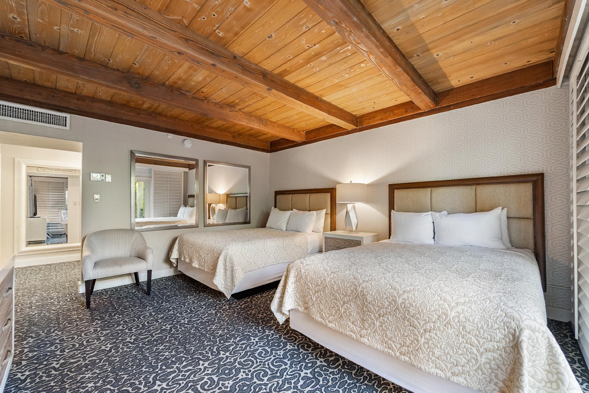 Room, 2 Queen Beds, Water View