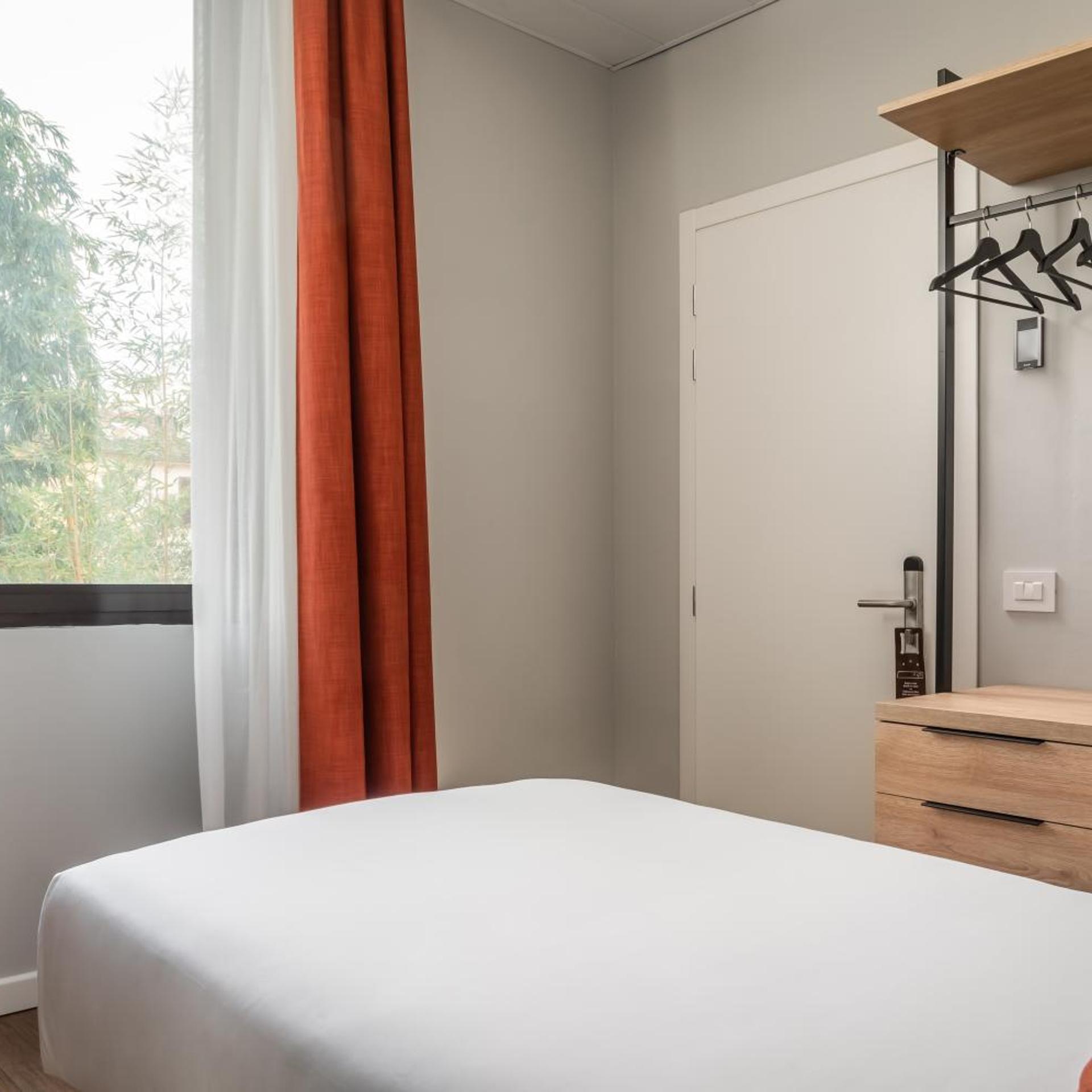 Room, Single