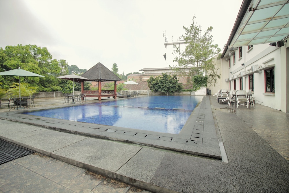 Collection O 295 Grha Ciumbuleuit Guest House 42/49