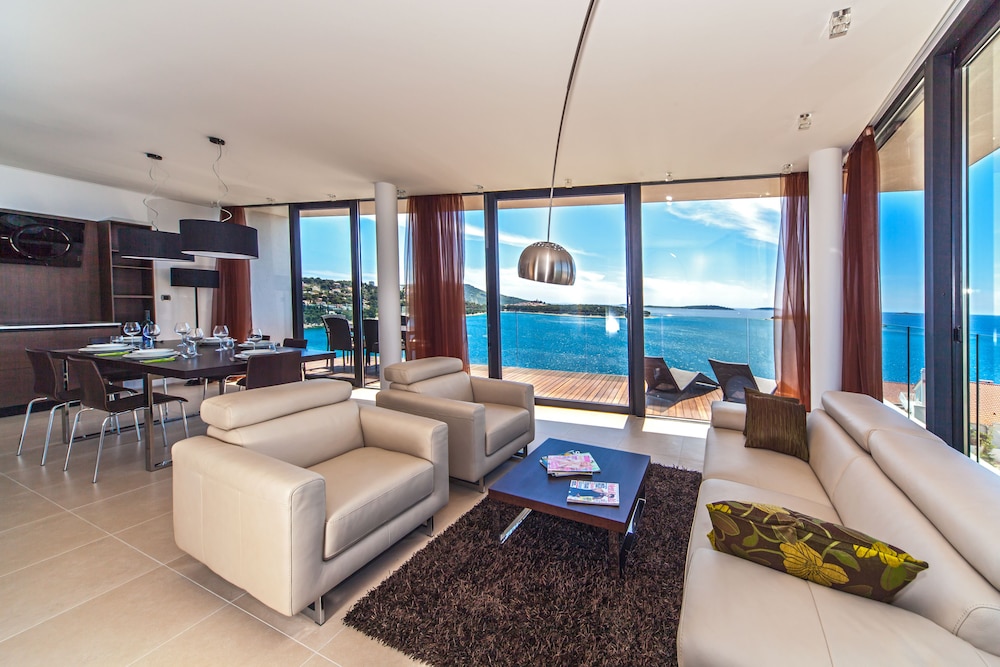 Golden Rays Luxury Apartments 19/50