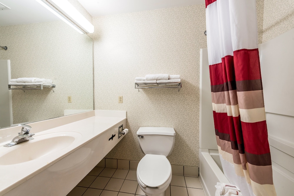 Red Roof Inn and Suites Knoxville East 9/42