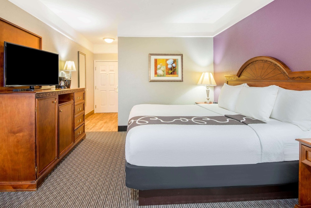 La Quinta Inn and Suites by Wyndham Gainesville 10/35