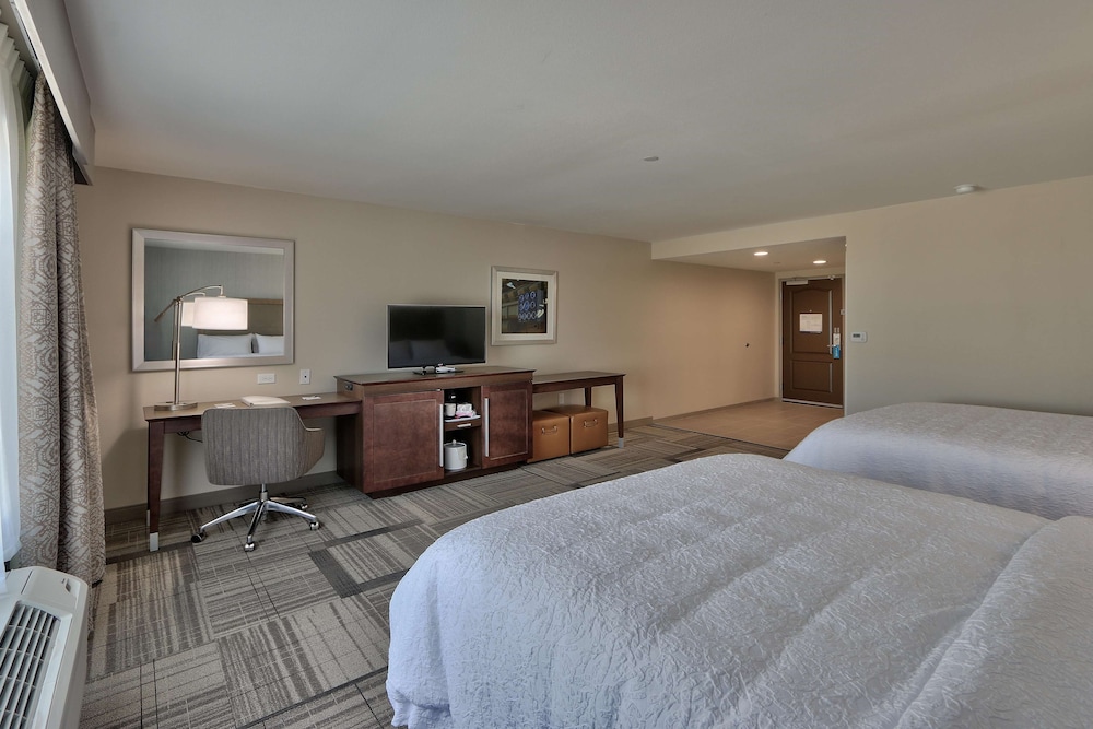Hampton Inn and Suites Artesia 12/46