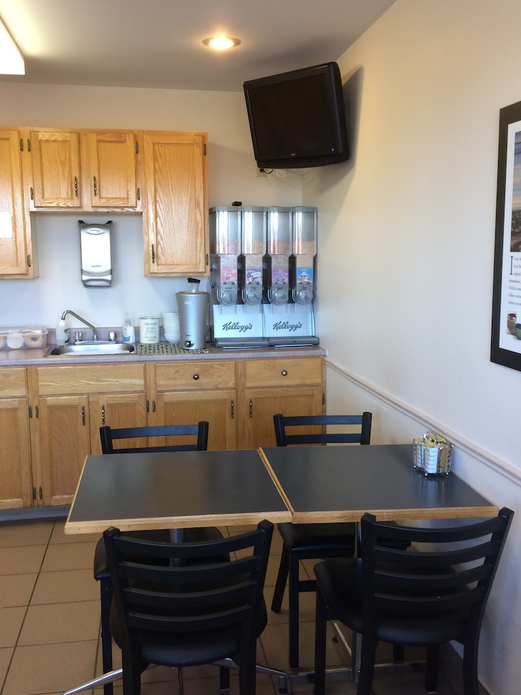 Coastal Inn Sackville 44/55