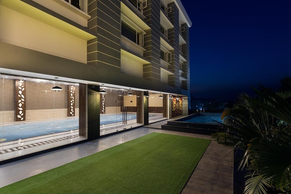 Hotel Saffron Crest 35/40