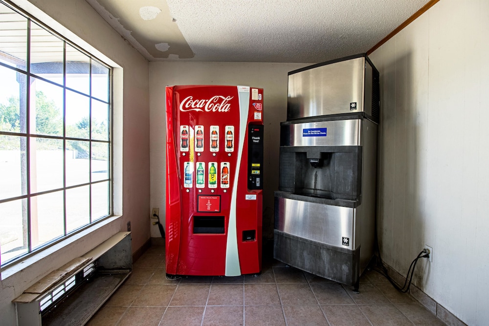 Motel6 Grand Rivers, KY 52/59