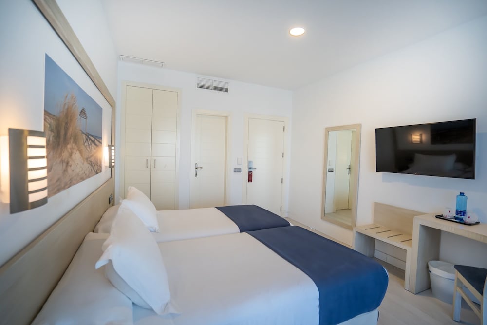 ROOM, SINGLE, DOUBLE BED