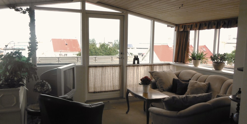 Three Sisters Studio Apartments 25/43