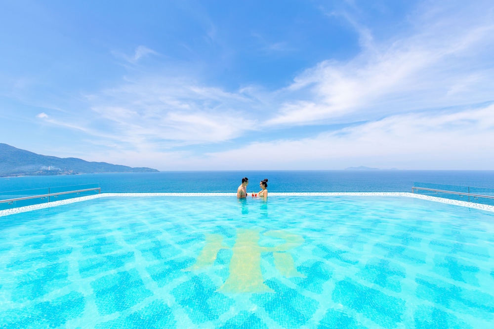Mandila Beach Hotel Danang 74/77