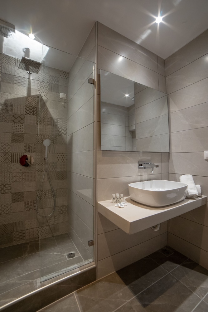 Aphrodite Hotel Apartments 35/37