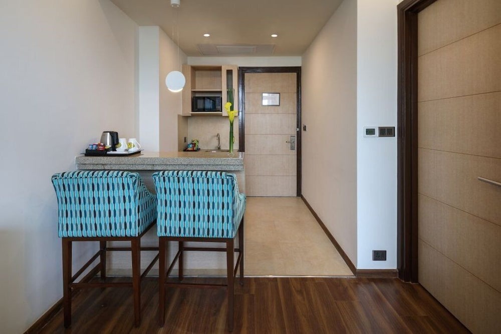 Sandal Suites Op. By Lemon Tree Hotels 6/50