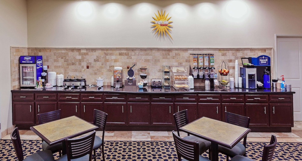 La Quinta Inn & Suites by Wyndham Alvin 43/55