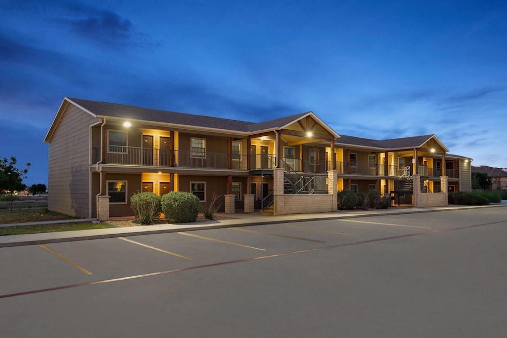 Eagle's Den Suites Andrews a Travelodge by Wyndham 44/55