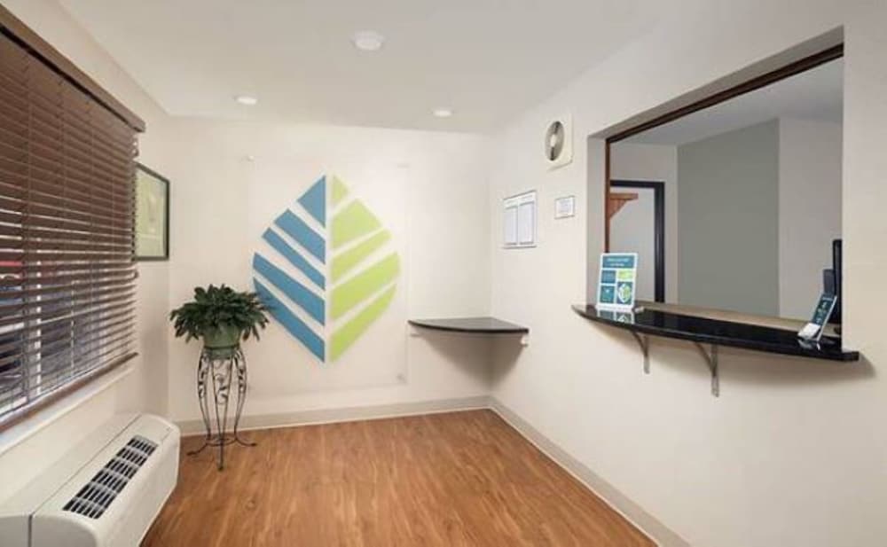 WoodSpring Suites Lincoln Northeast I-80 6/31