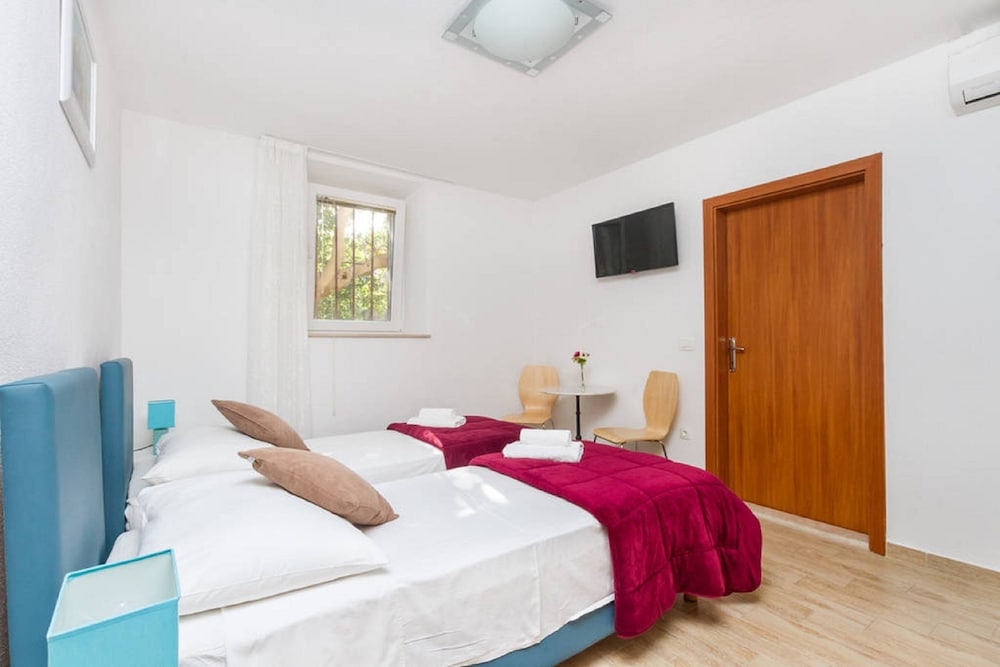 Peruzovic Rooms Apartments 28/70