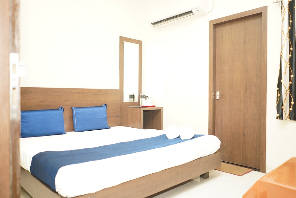Oyo 4116 Hotel Satyug 10/25