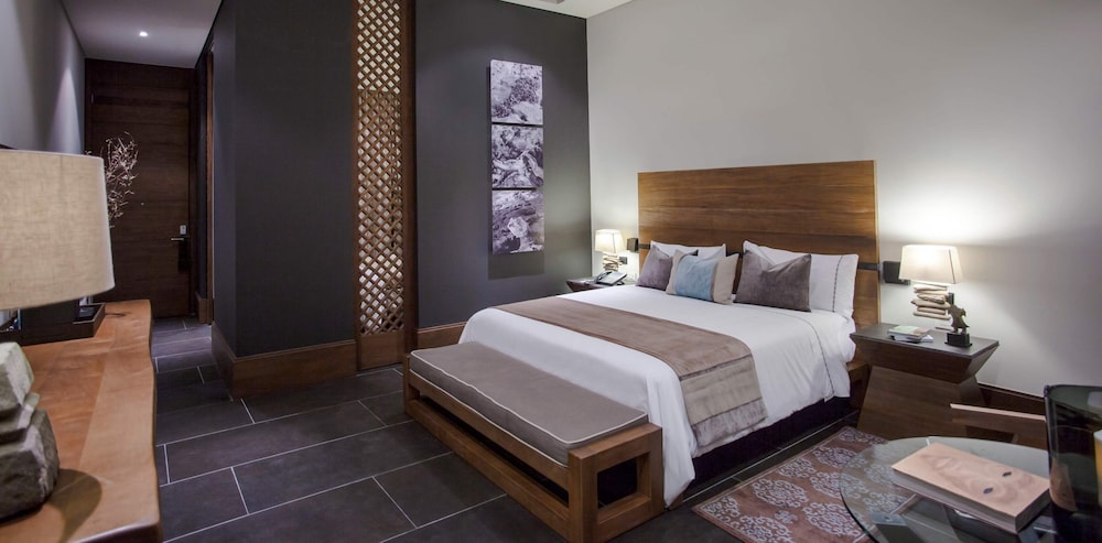 DELUXE, KING BED, OCEAN VIEW